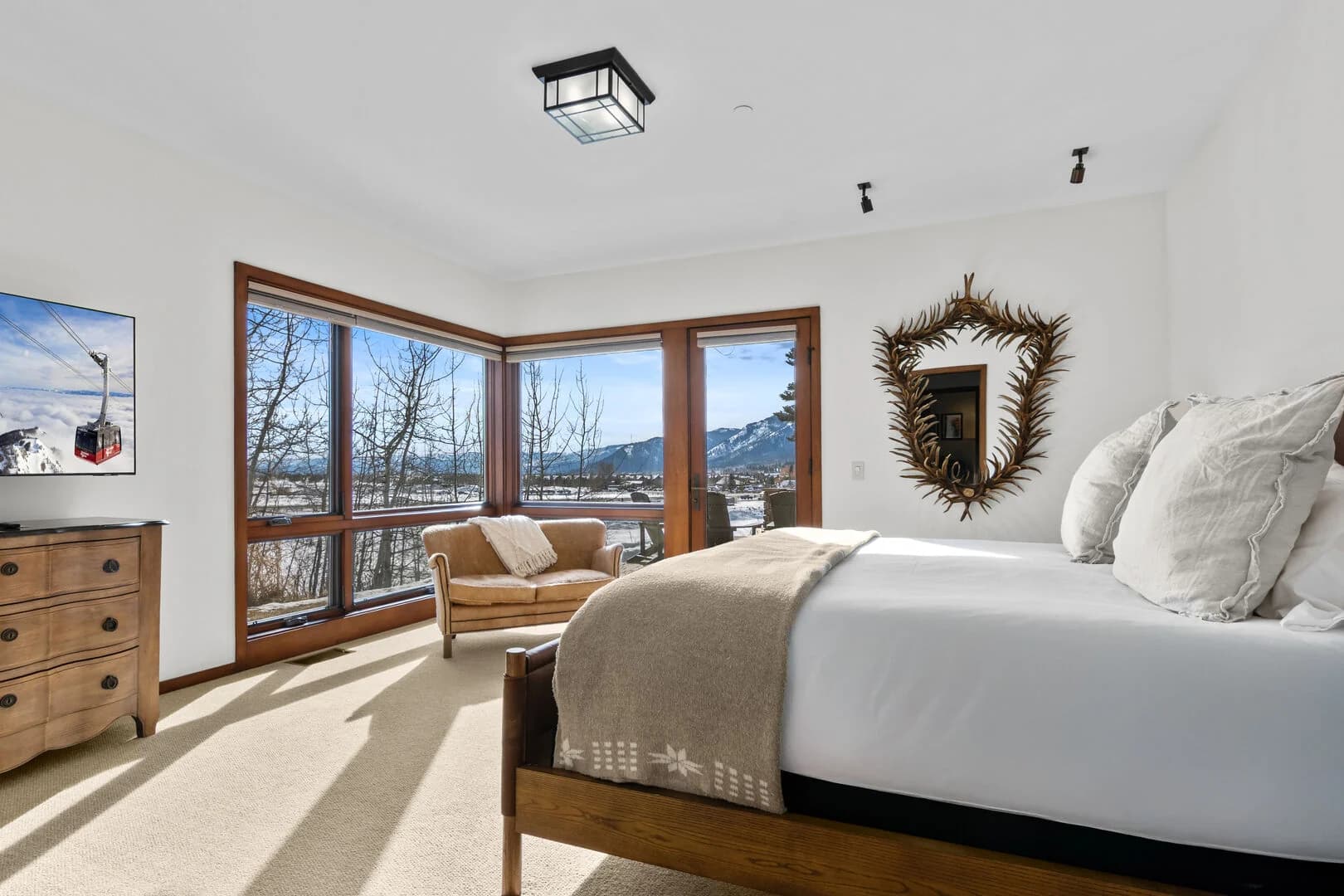 King Bedroom with attached Bathroom and access to Patio with Hot Tub