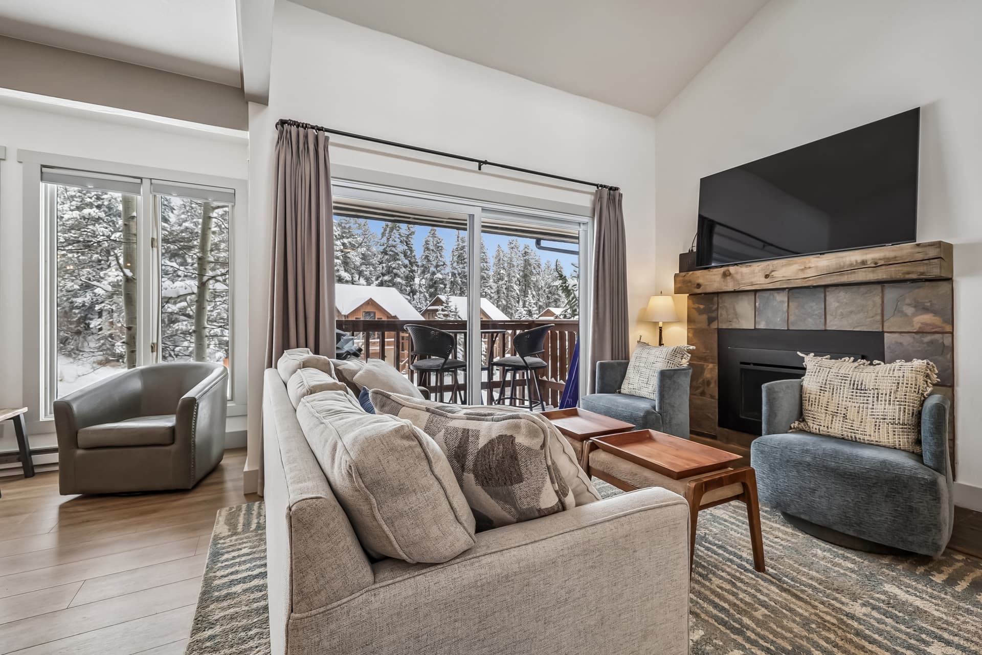 Living Area - 4 O'Clock Lodge D27 - Breckenridge Vacation Rental