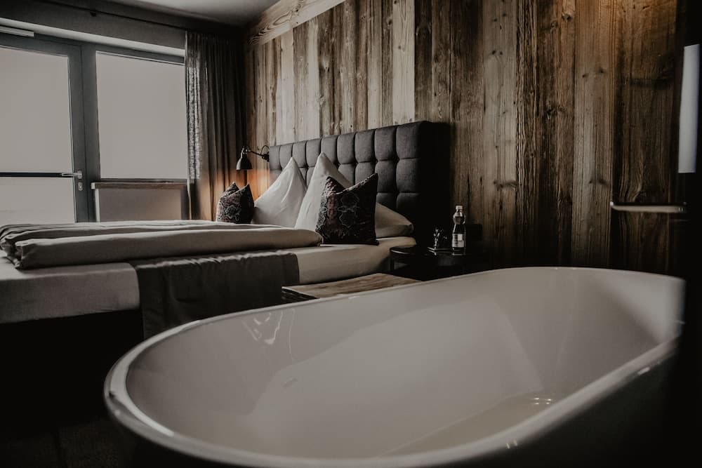 Deep Soaking Bathtub