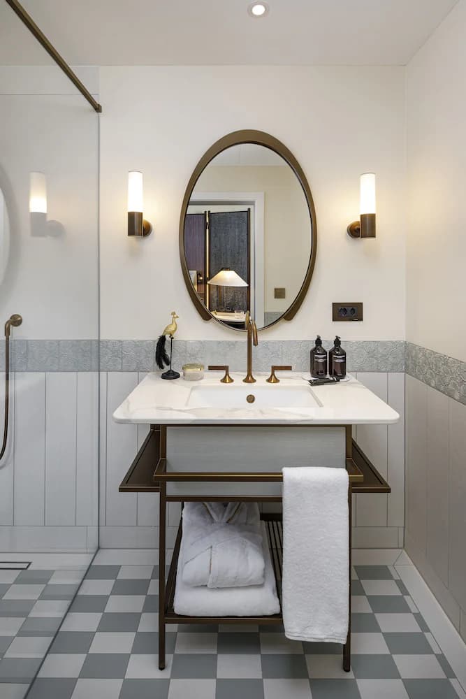 Bathroom shower