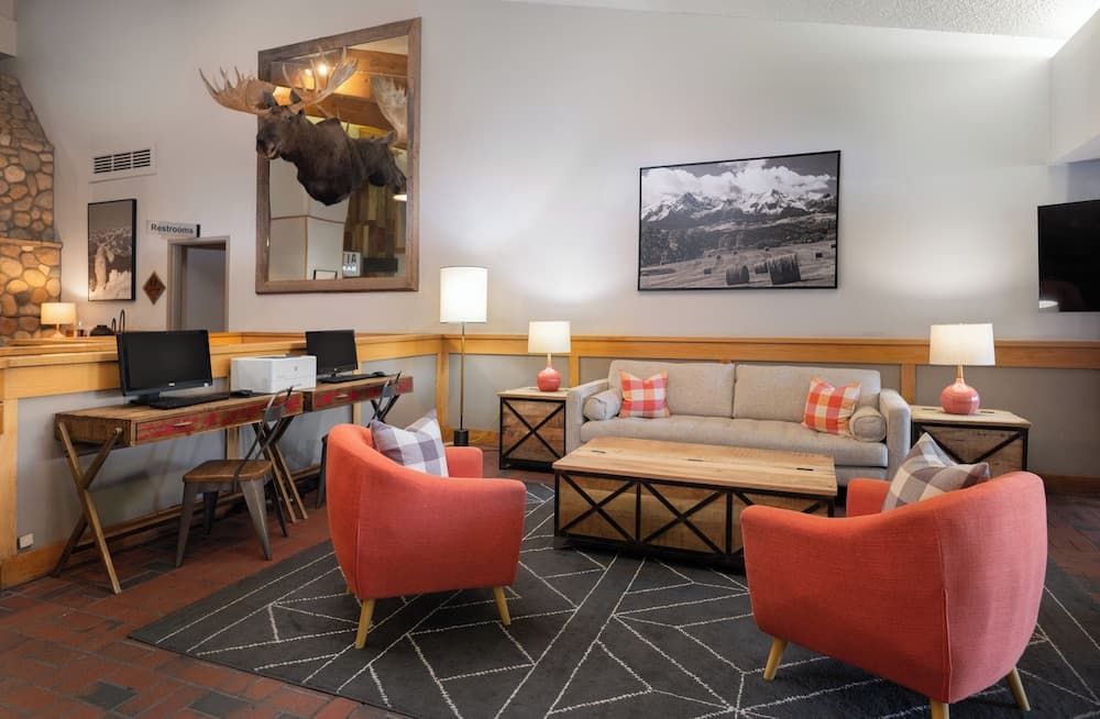 Lobby lounge