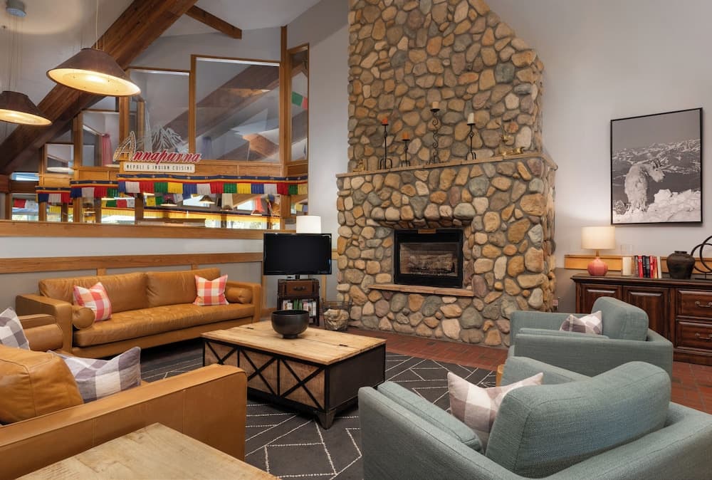 Lobby lounge