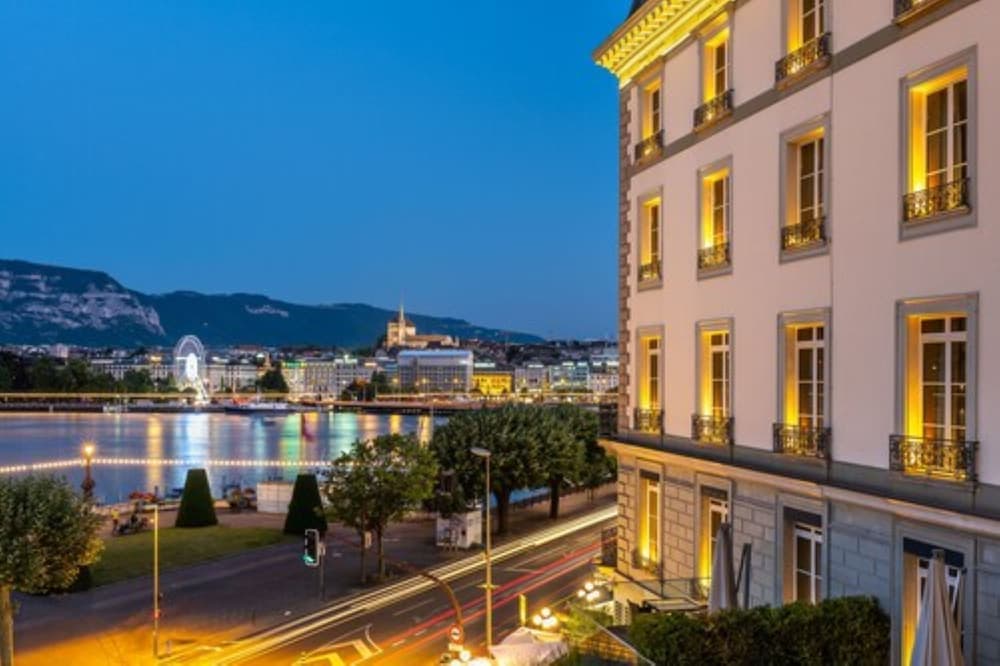 Front of property - evening/night