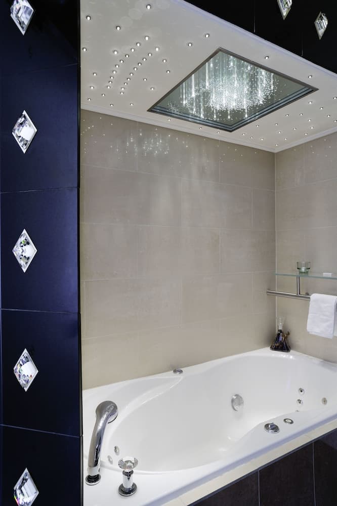 Jetted tub