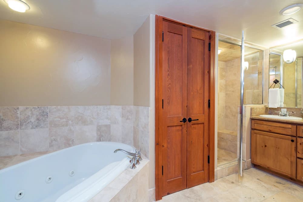 Jetted tub