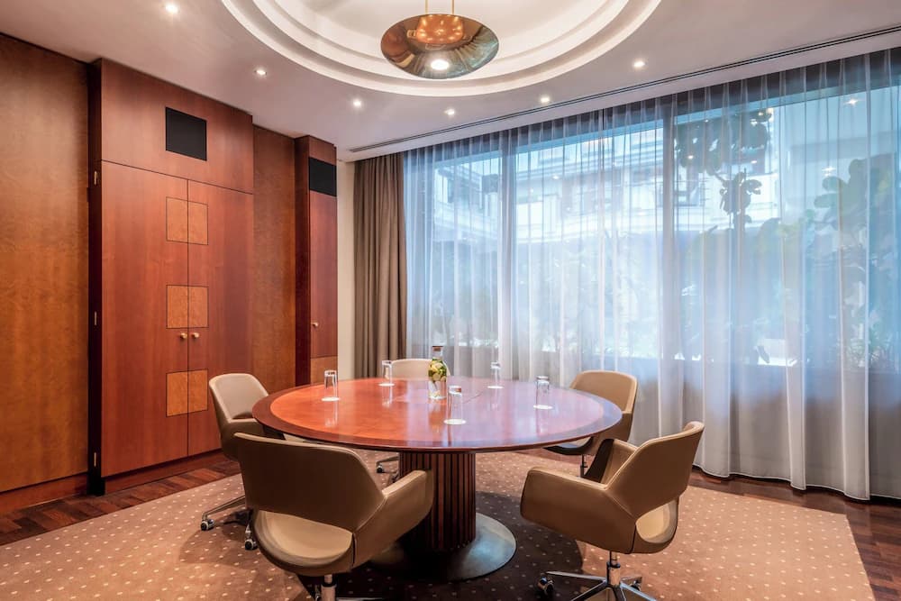 Meeting facility