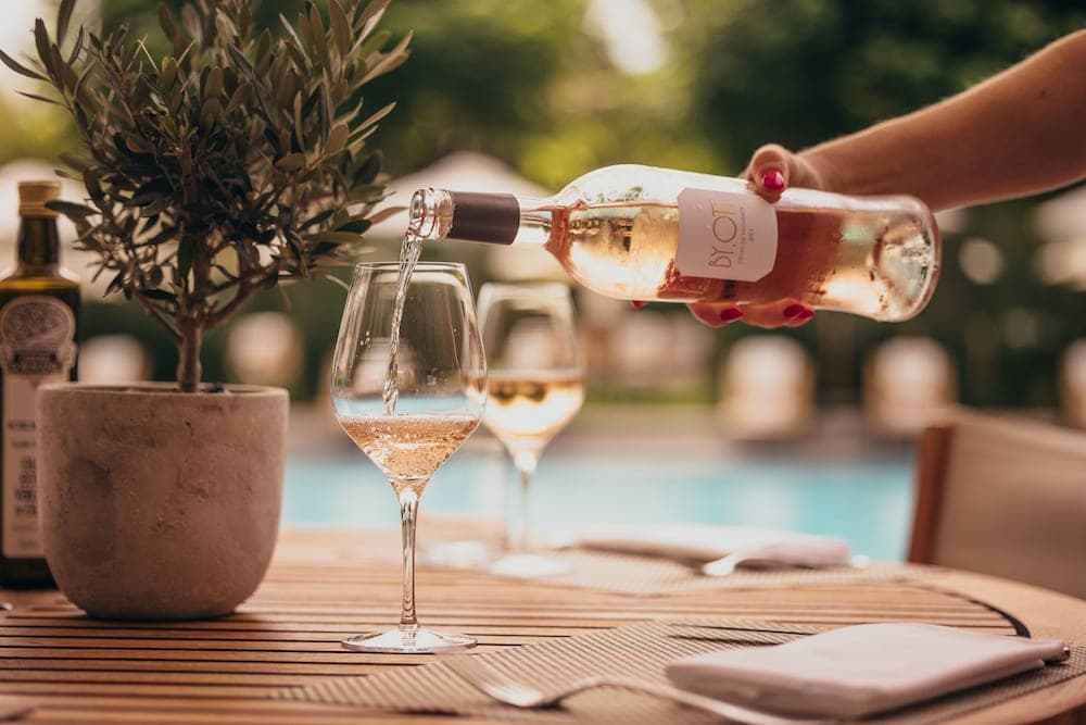 Poolside bar