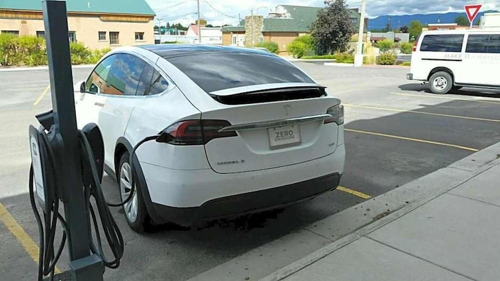 Electric vehicle charging station