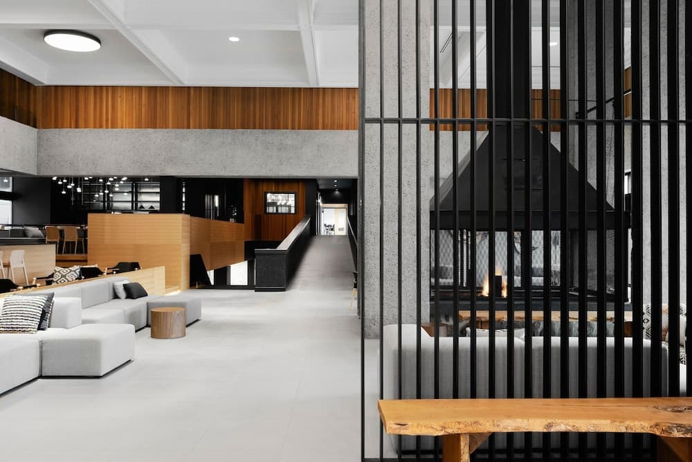 Lobby lounge