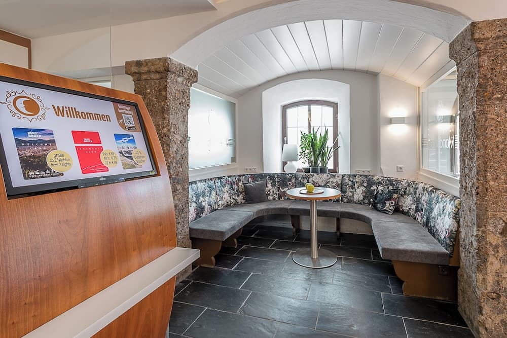 Check-in/check-out kiosk