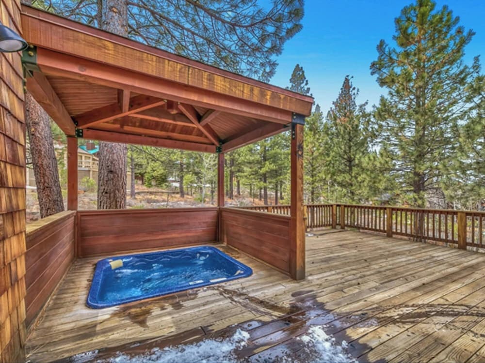 Private spa tub