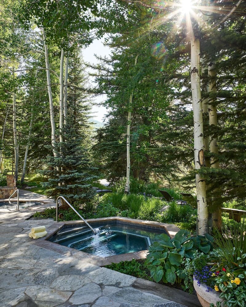 Indoor/outdoor pool