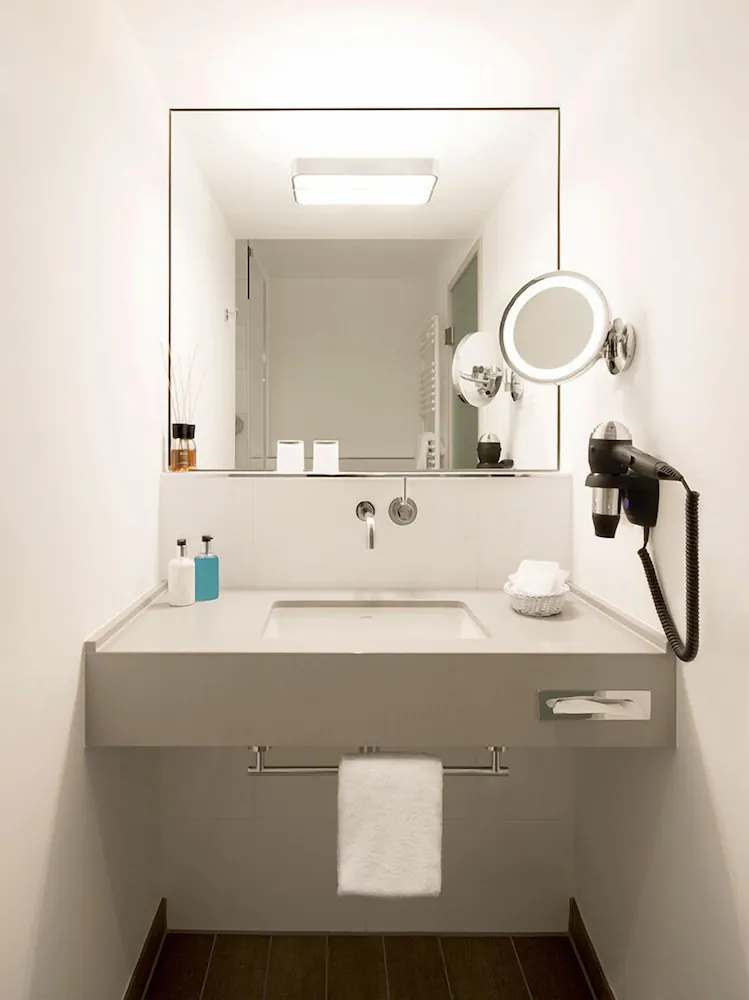 Bathroom sink