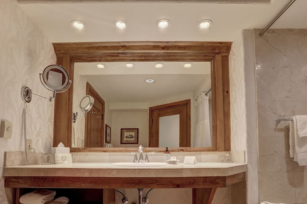 Bathroom sink