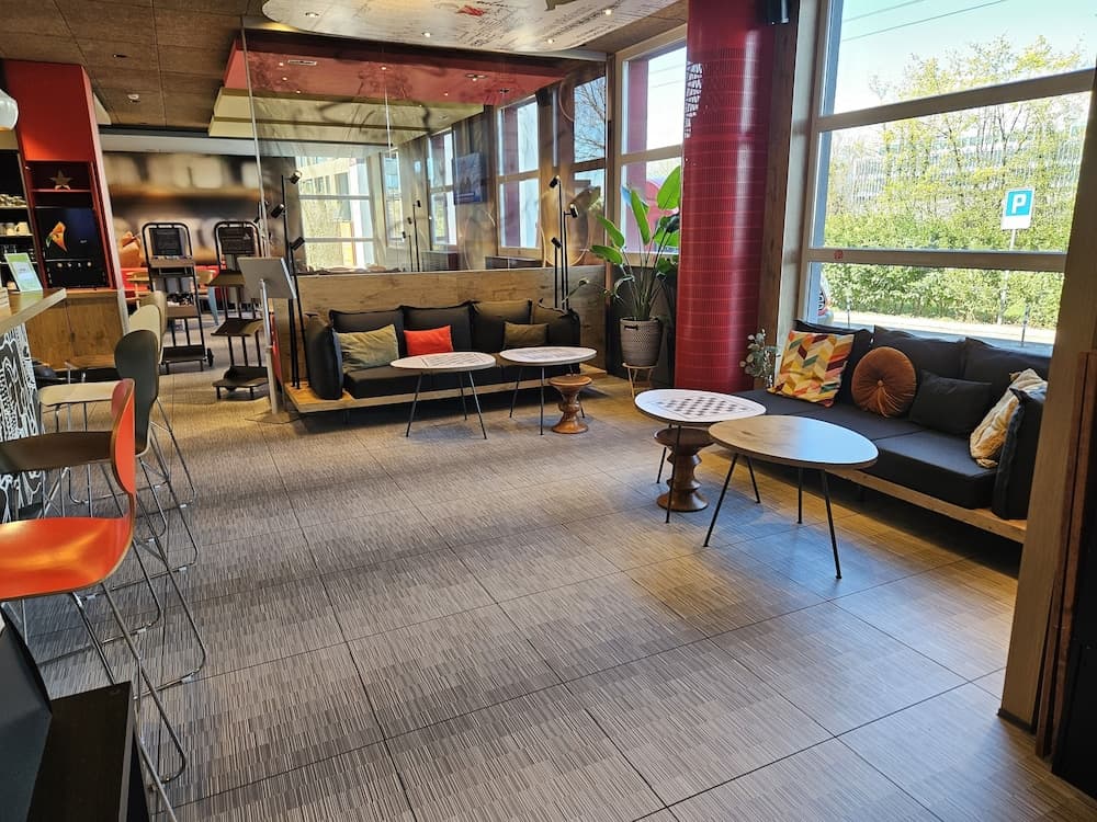 Lobby lounge