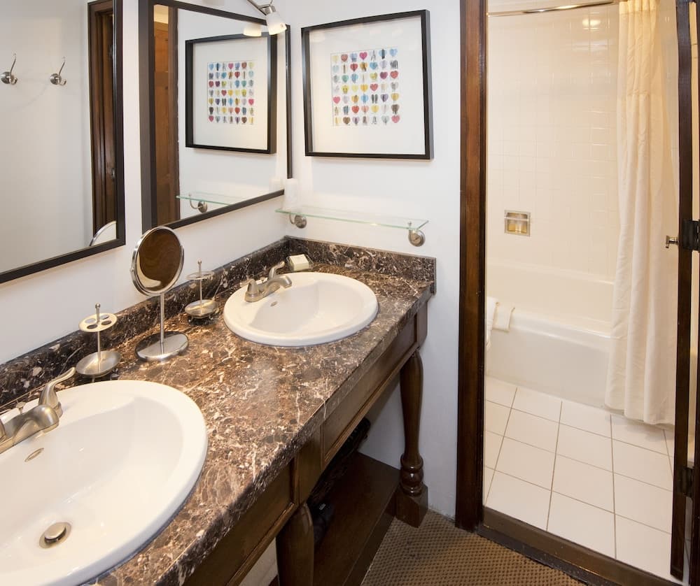 Bathroom sink