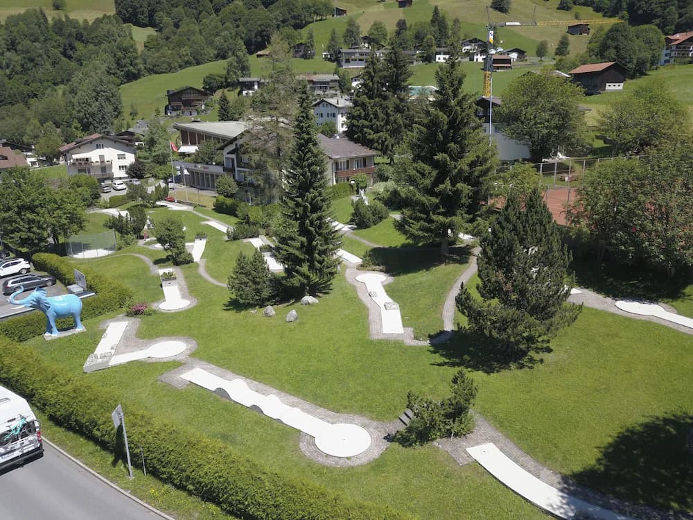 Mini-golf