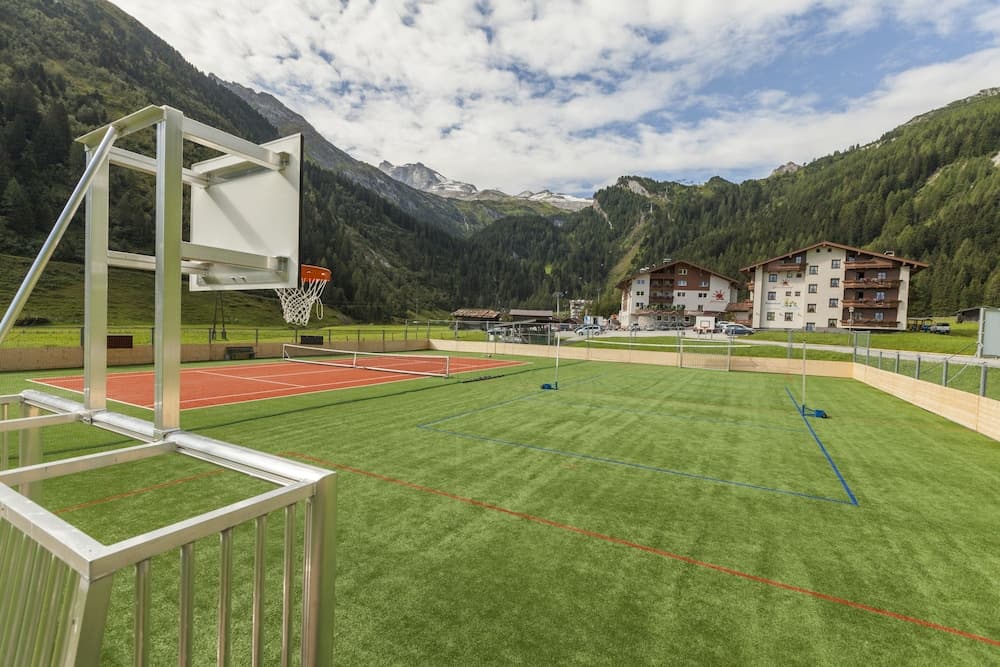 Tennis court