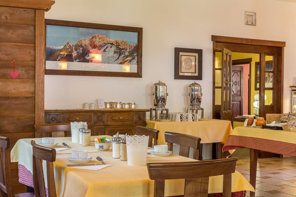 Breakfast area
