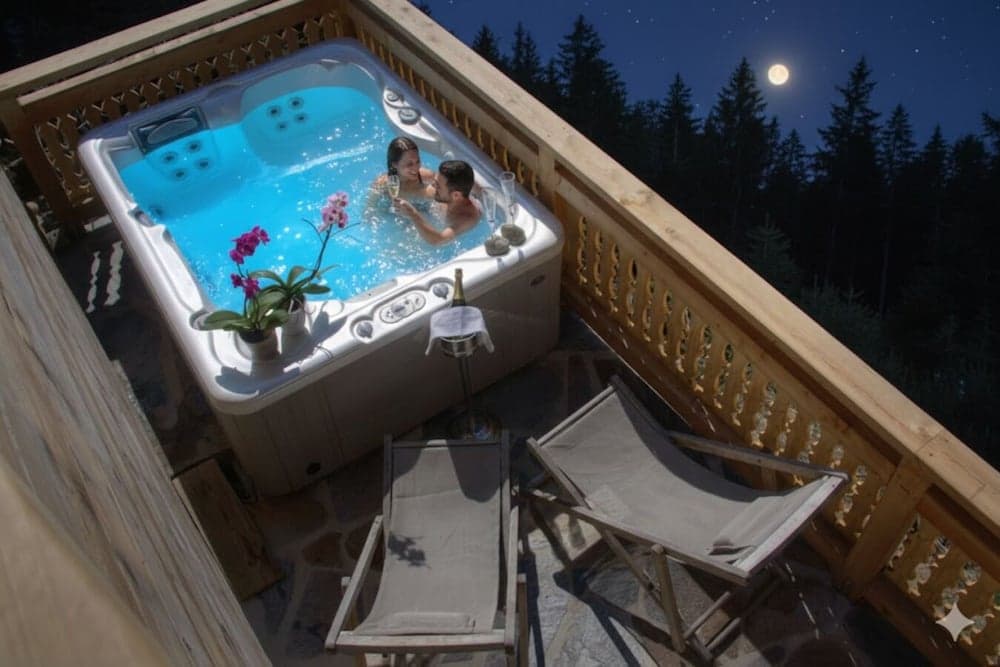 Private spa tub
