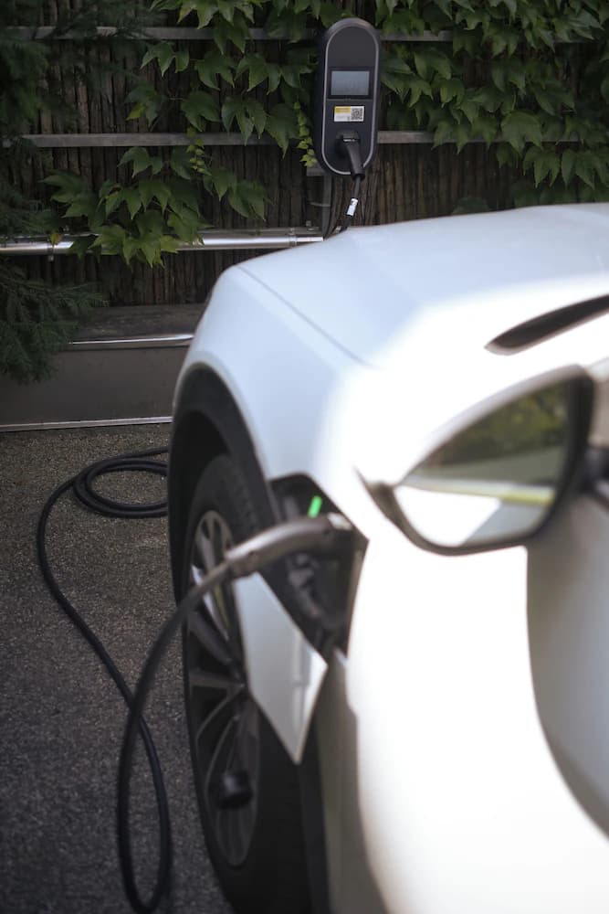 Electric vehicle charging station