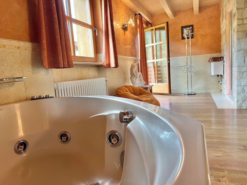 Private spa tub
