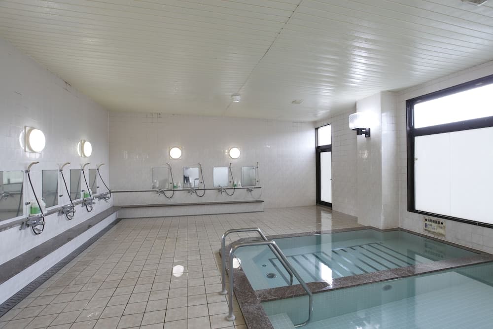 Indoor spa tub