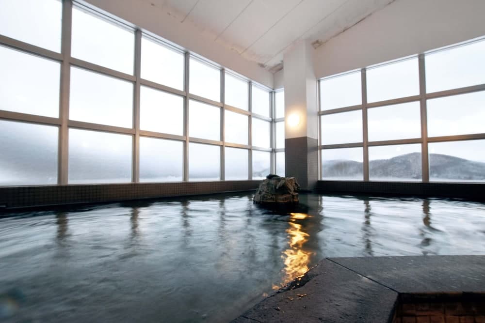 Indoor spa tub