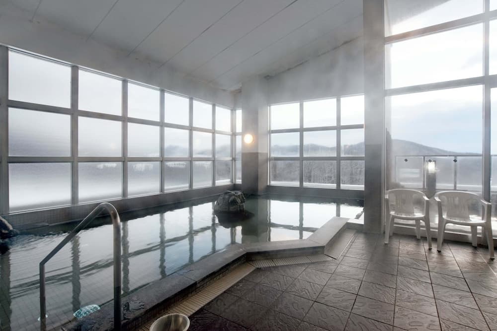 Indoor spa tub