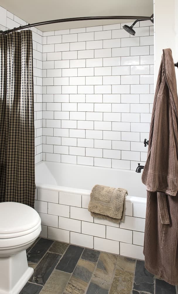 Deep soaking bathtub