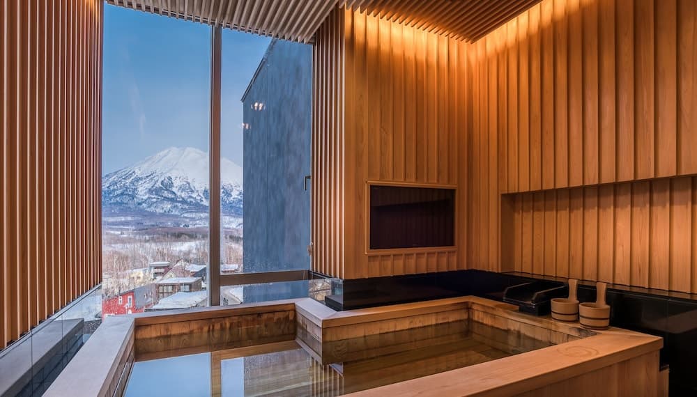 Deep soaking bathtub