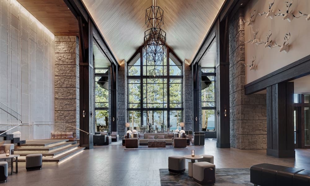 Lobby lounge