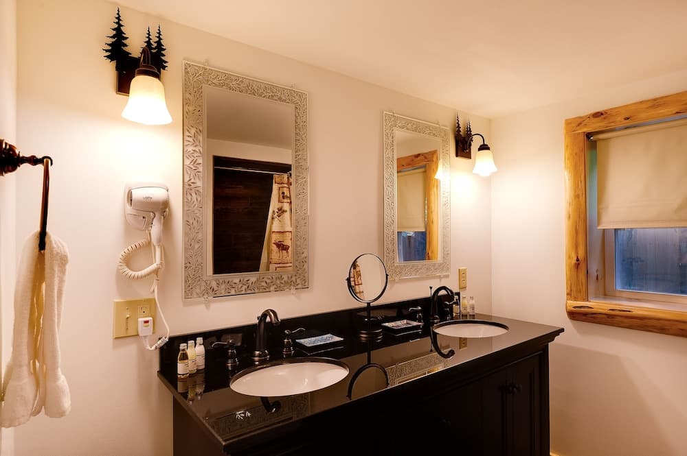 Bathroom sink