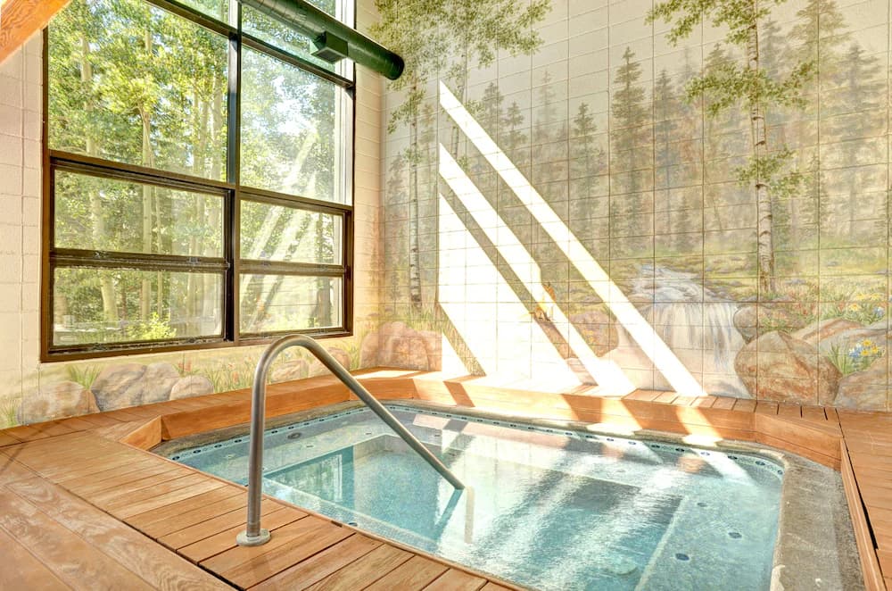 Indoor spa tub