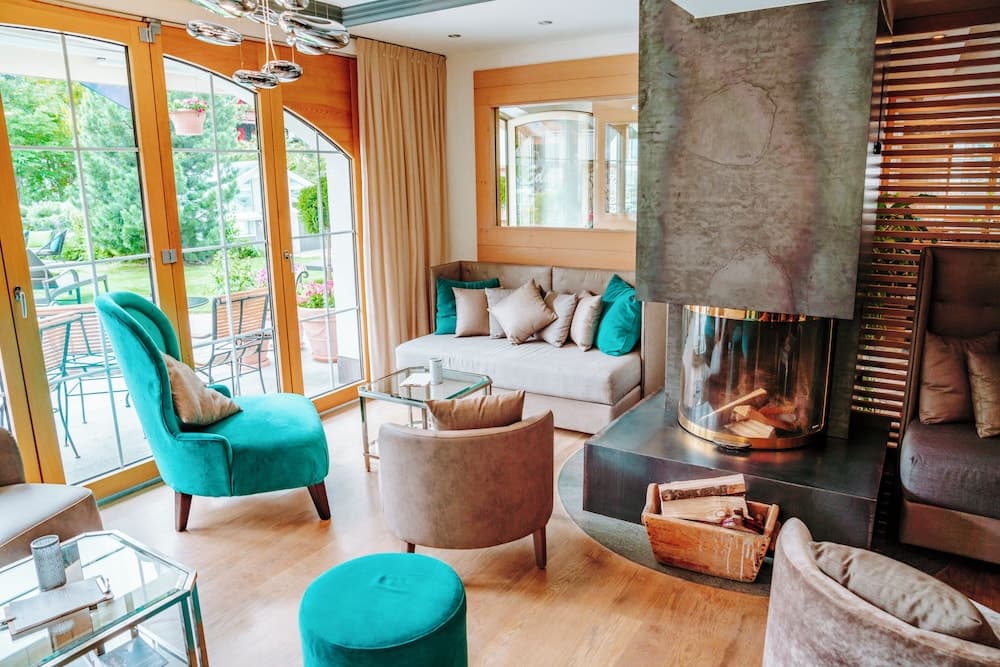 Lobby lounge