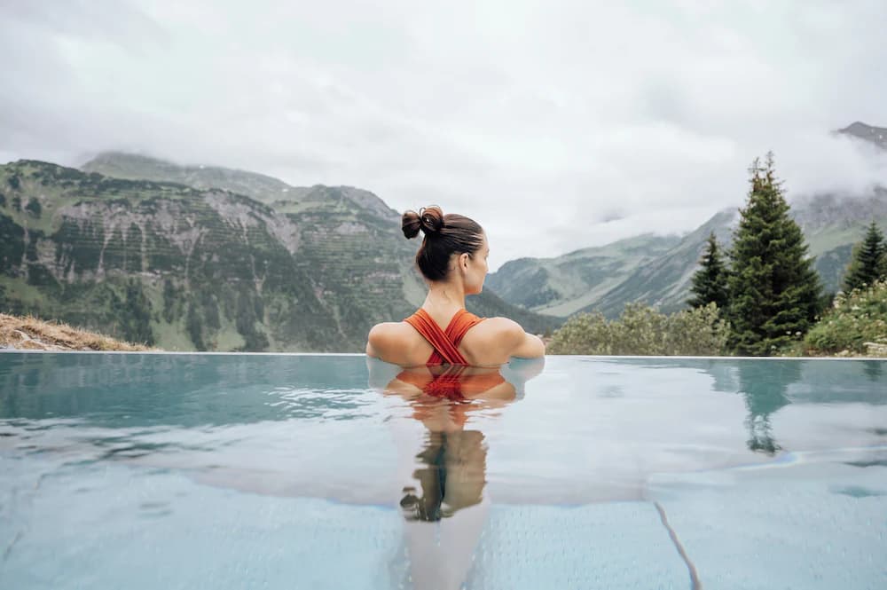 Infinity pool