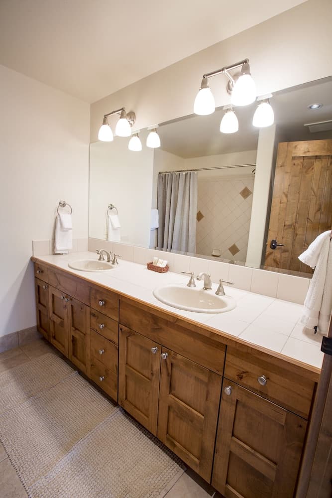 Bathroom sink
