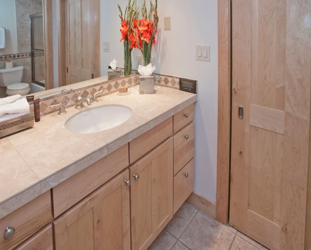 Bathroom sink
