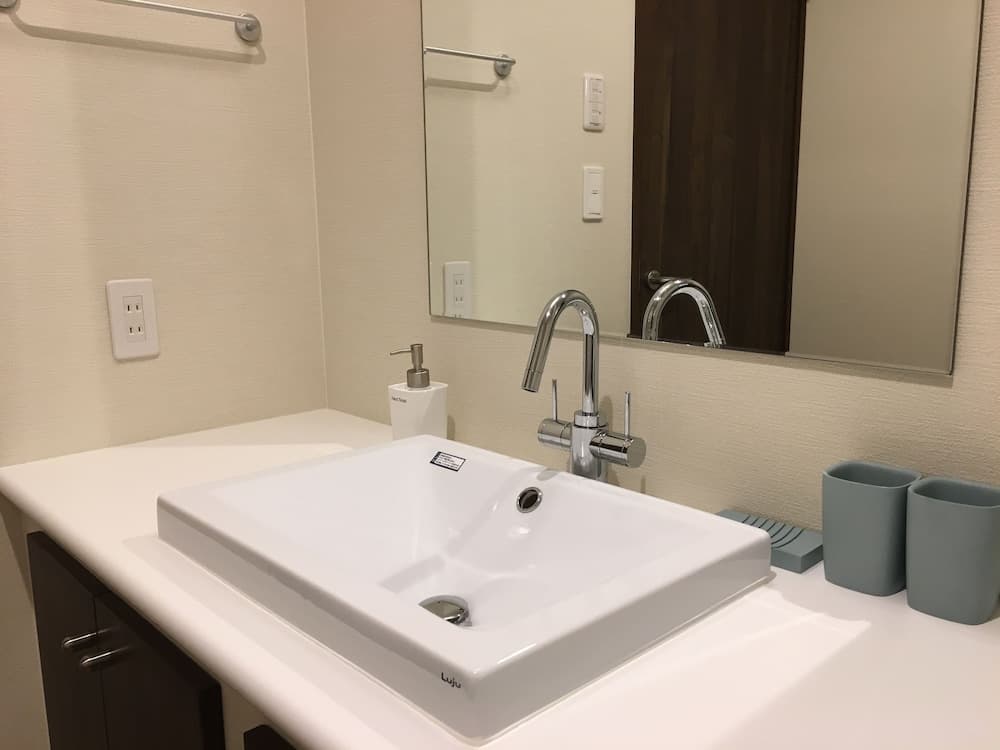 Bathroom sink