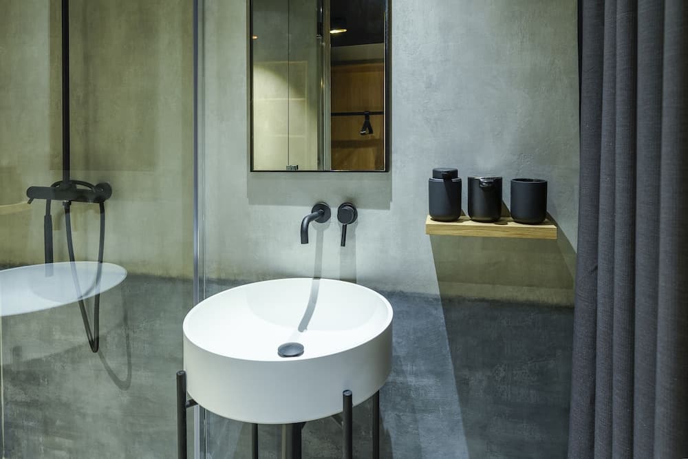 Bathroom sink