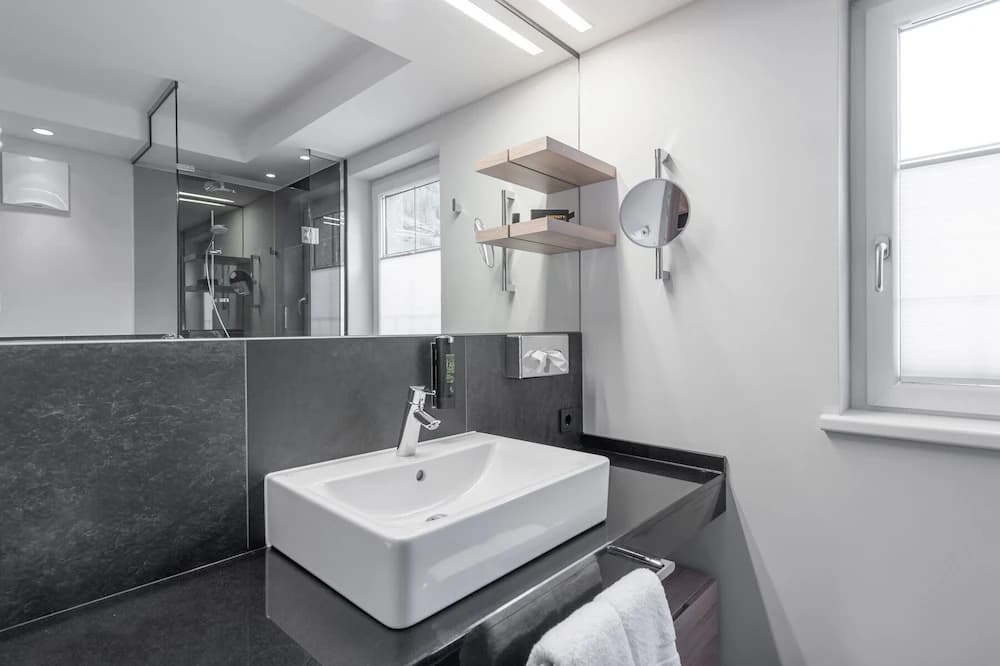 Bathroom sink