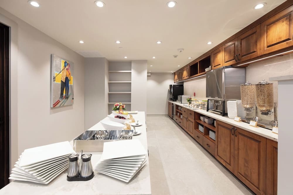 Breakfast area