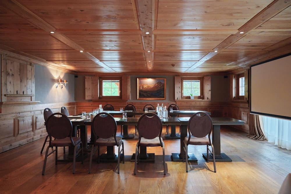 Meeting facility