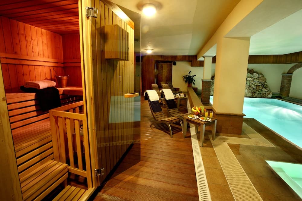 Pool waterfall