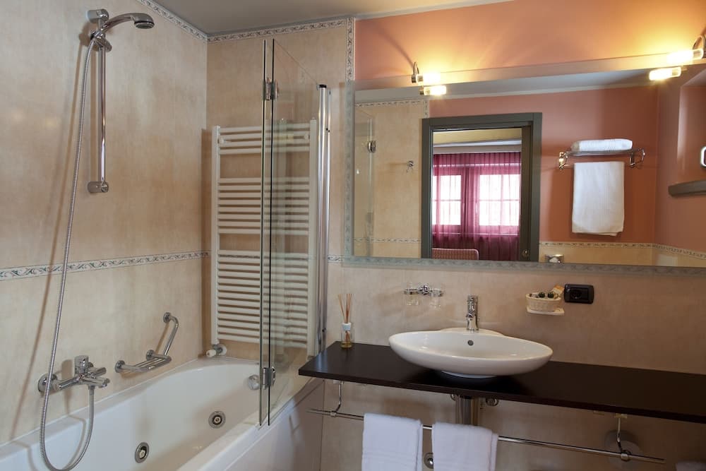 Jetted tub