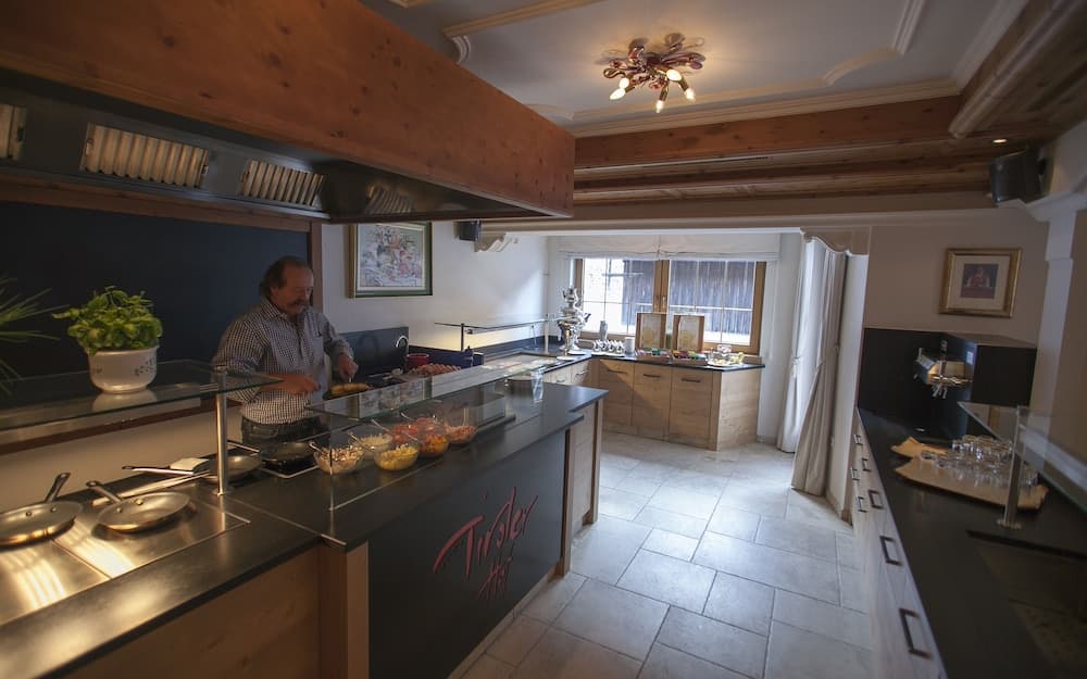 Breakfast area