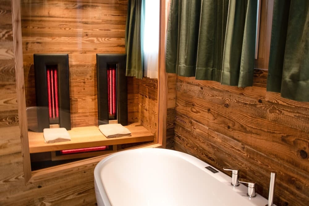 Private spa tub