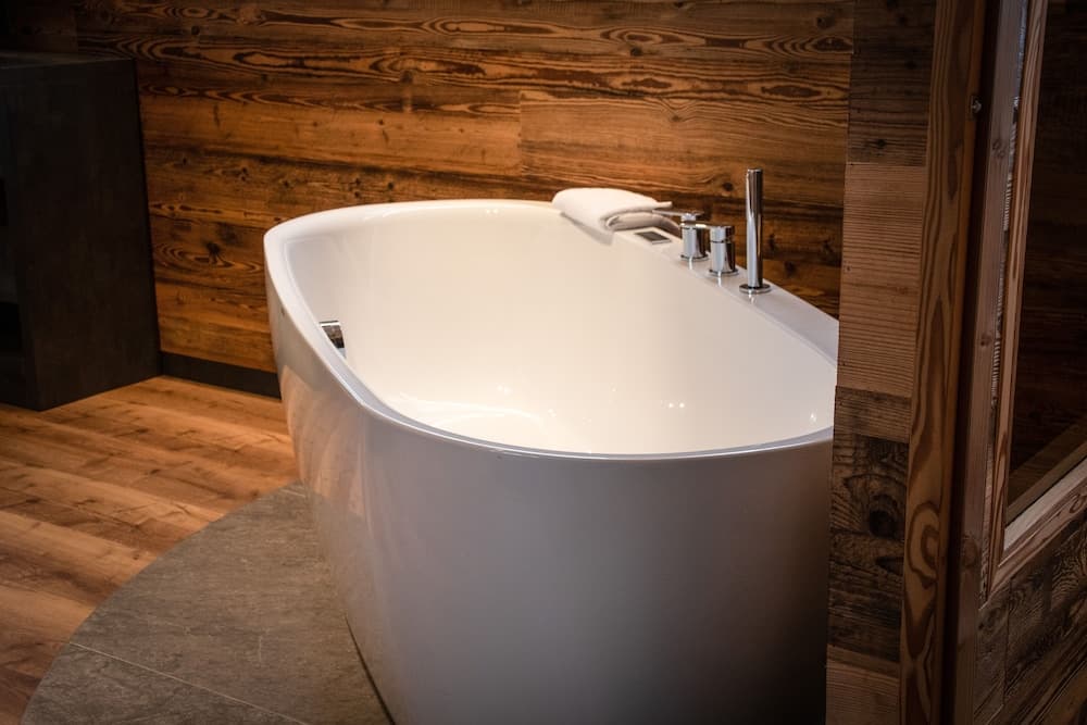 Private spa tub