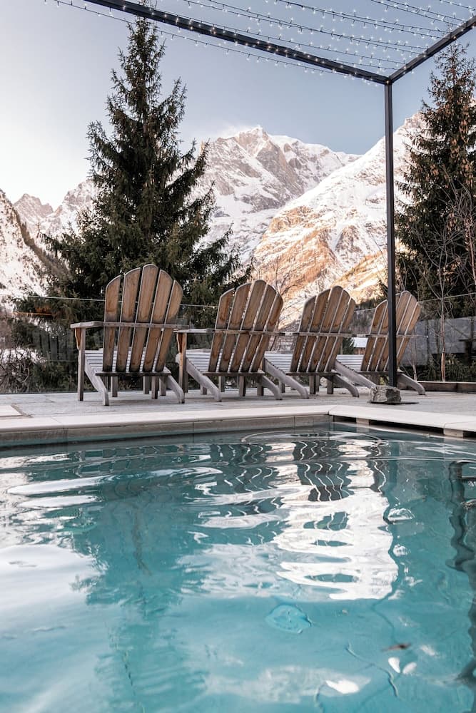 Rooftop pool