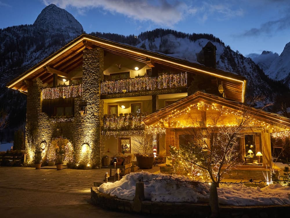 Front of property - evening/night